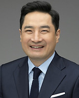 할수없이 변호사를 선임해야하는데 이 4명만 매물로나온다면 누굴 선임하겠습니까? | 인스티즈